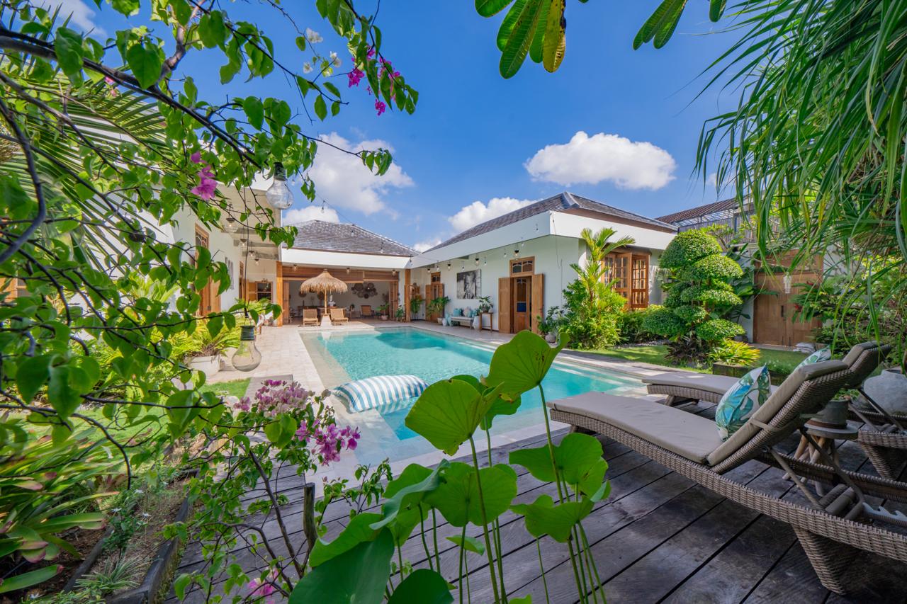 COZY 3 BEDROOMS VILLA FOR LONG TERM LEASED IN MUMBAK, KEROBOKAN BALI