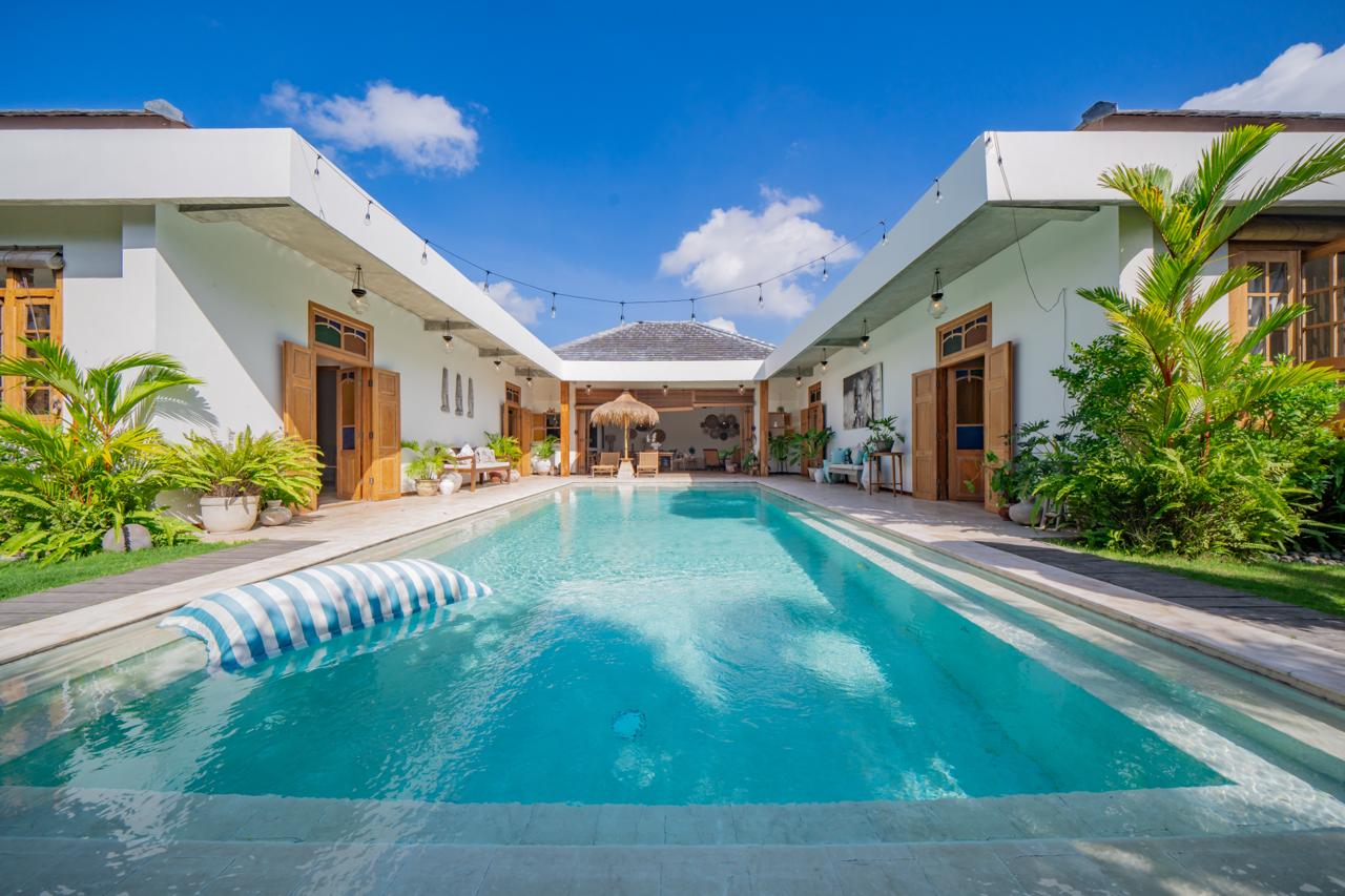 COZY 3 BEDROOMS VILLA FOR LONG TERM LEASED IN MUMBAK, KEROBOKAN BALI