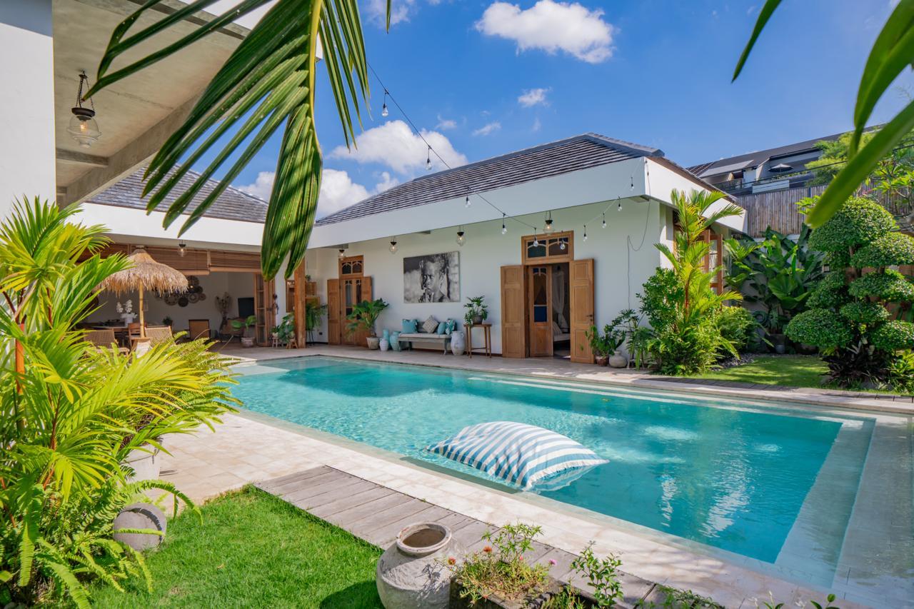 COZY 3 BEDROOMS VILLA FOR LONG TERM LEASED IN MUMBAK, KEROBOKAN BALI